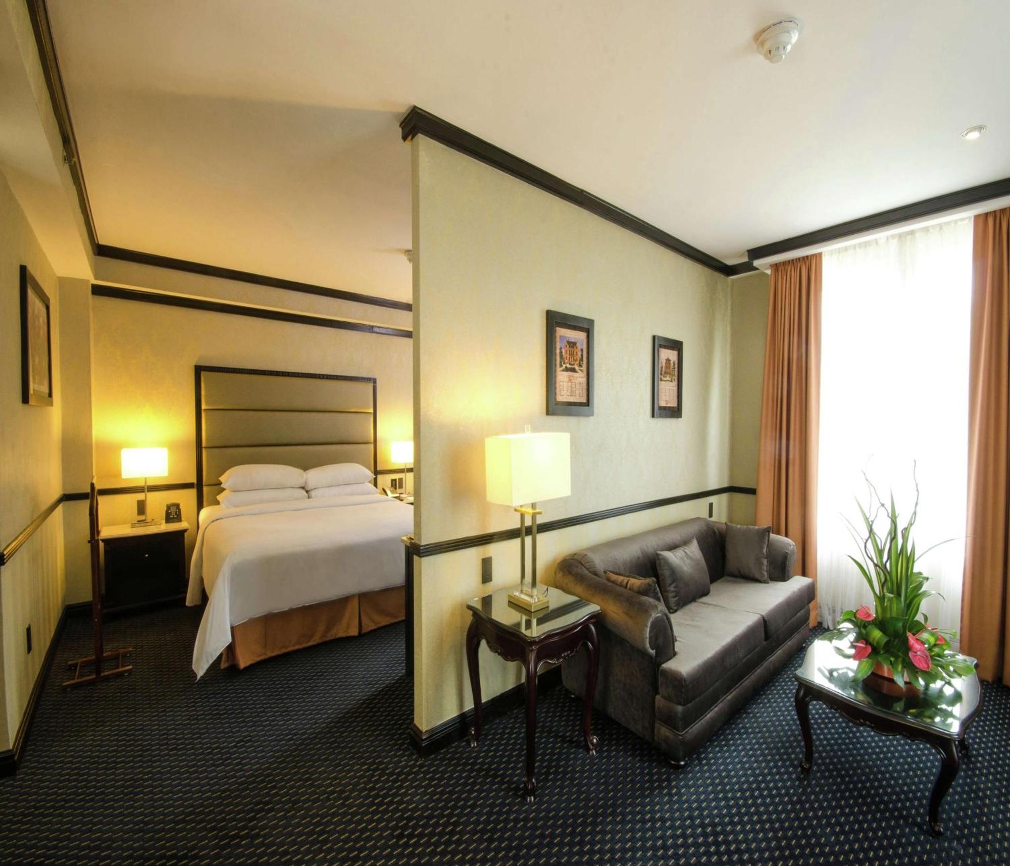 Junior King Suite with Seating Area